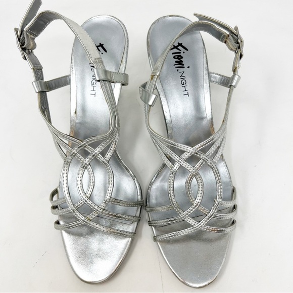 FIONI NIGHT SILVER DRESSY FAUX LEATHER SANDALS HEELS WOMENS SZ 9 - Picture 2 of 7